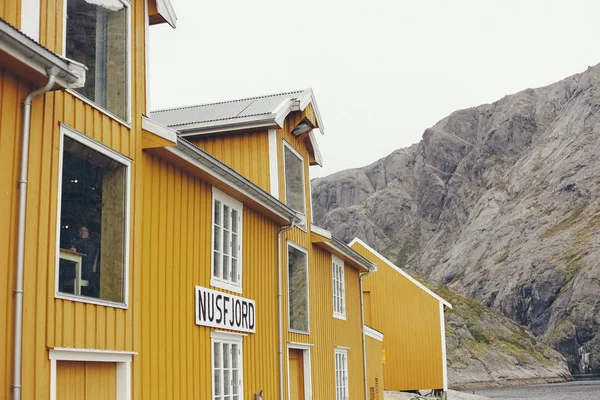 Nusfjord, Noorwegen-28 mei 2015: gevel van een traditionele fisherm — Stockfoto