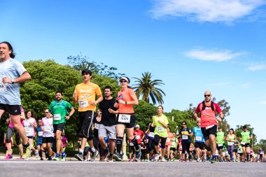 Valencia, İspanya - 19 Mayıs 2019: Bir amate sırasında koşucuların kalabalık