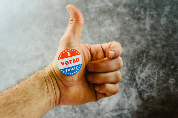 Человеческая рука обучения, что он проголосовал сегодня в американском электро
