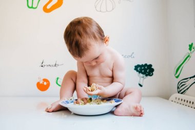 Bebek tarafından öğrenme kendi başına bebek-LED weaning bir araya geldi yemek