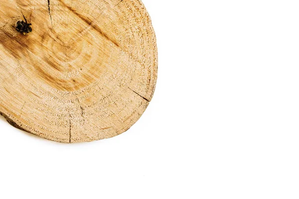 Bagagliaio di legno tagliato ad albero, isolato su fondo bianco con negati — Foto Stock