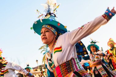 Valencia, İspanya - 16 Şubat 2019: Bolivi'yi seslendiren kadın