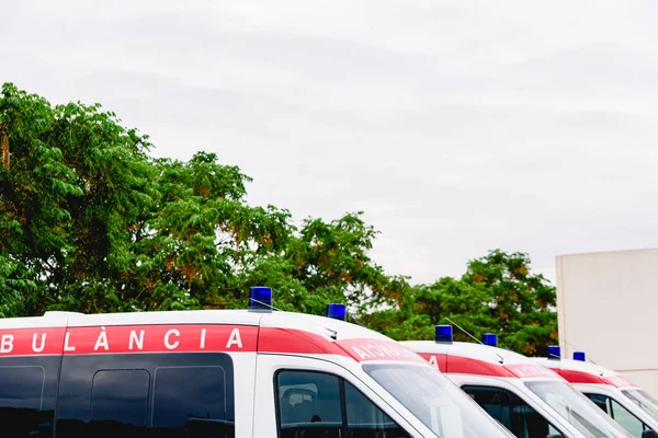 Valencia, Spanien-25 maj 2019: ambulanser väntar på att dyka upp — Stockfoto