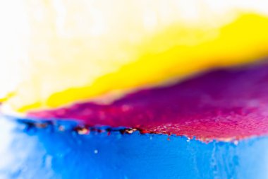 Değişken geometri ve yoğun sarı soyut arka plan ve 