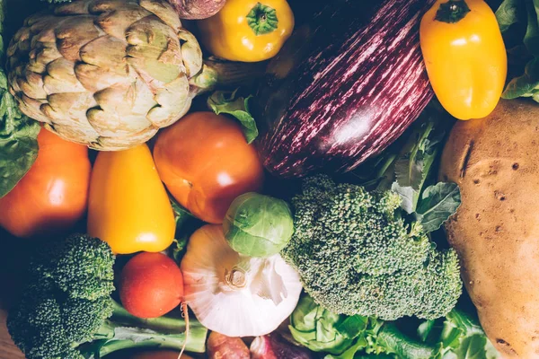 Variedad de verduras frescas para proteger contra el cáncer . — Foto de Stock