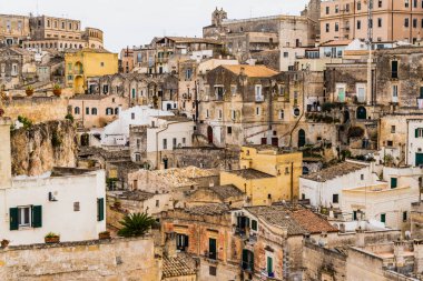 Onun St ile Matera kayalık eski kent uzun panoramik manzarası