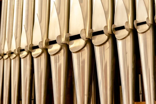 Detalhe de um órgão na Catedral de Bari para tocar peças de música dur — Fotografia de Stock