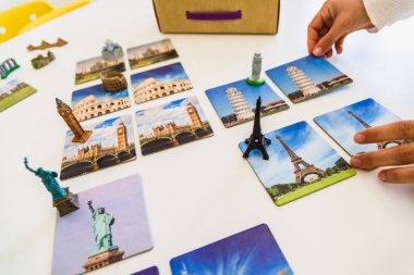 Valencia, İspanya - 4 Nisan 2019: Ünlü anıtları ile kartlar 