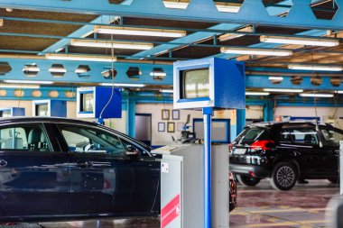 Valencia, İspanya - 29 Mayıs 2019: Bir araçta araç kontrol monitörü