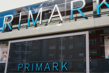 Valencia, İspanya - 2 Şubat 2019: İlk Primark cephesi 