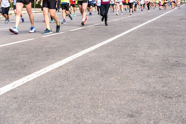 Valencia, España - 19 de mayo de 2019: Piernas de corredores durante un concurso —  Fotos de Stock