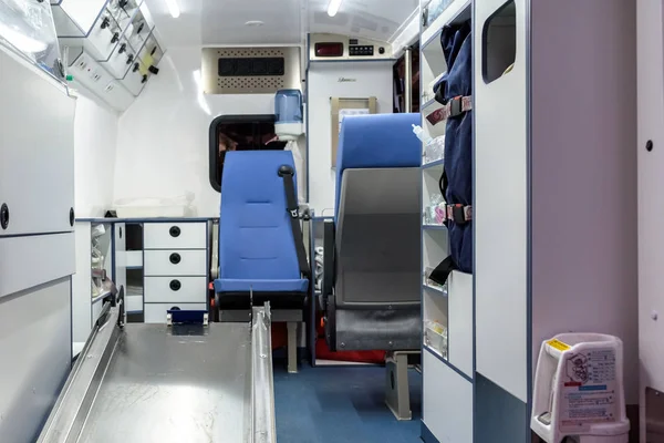 Valência, Espanha - 14 de janeiro de 2019: Interior de uma ambulância sagaz — Fotografia de Stock