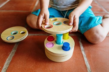 Montessori pedagojisi bir malzeme, öğretim çocuk yeni bir stil