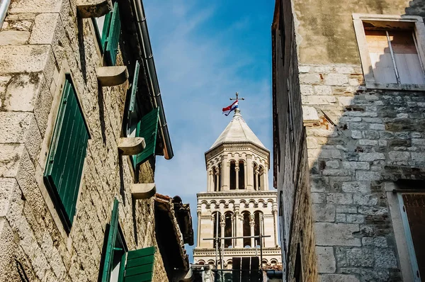 Split, Croacia - 1 de junio de 2019: Ciudad vieja de Split, ciudad medieval — Foto de Stock