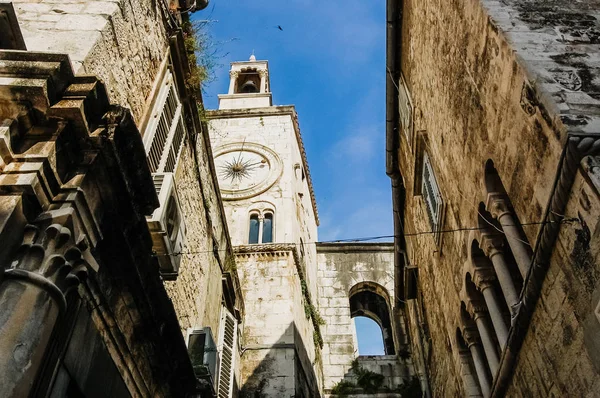 Split, Kroatien-1 juni 2019: gamla stan i Split, medeltidsstaden — Stockfoto