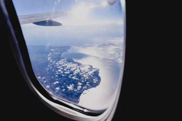 Clouds and sky seen through the window of an airplane, airplane — Stock Photo, Image