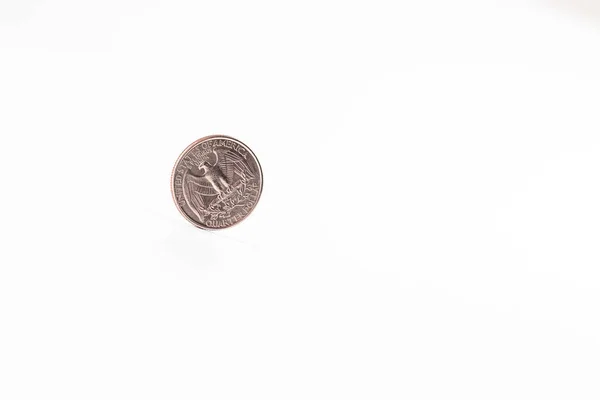 Moeda de dólar girando sobre fundo branco, conceito de ec americano — Fotografia de Stock