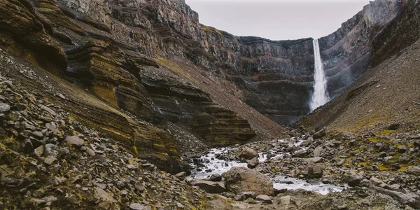 Fotos panorámicas de famosas cascadas islandesas en días nublados w —  Fotos de Stock