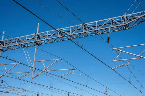 Catenário de um comboio eléctrico . — Fotografia de Stock