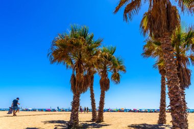 Valencia, İspanya - 23 Haziran 2019: Tatil insanlarının aglomerasyonu