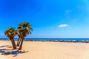 Valencia, İspanya - 23 Haziran 2019: Tatil insanlarının aglomerasyonu