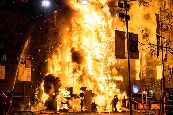 Valencia, Spanyolország - 2019. március 19.: Vége a valenciai festiviti — Stock Fotó