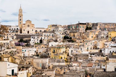 Onun St ile Matera kayalık eski kent uzun panoramik manzarası