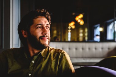 Latin sakal ile genç adam, Fu hakkında sonsuzluk düşünme arıyor