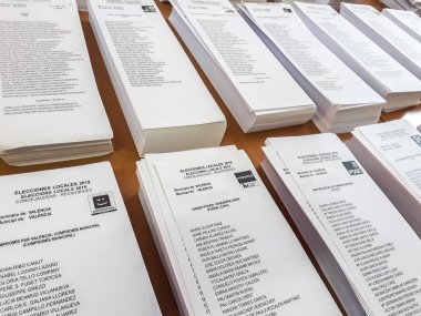 Valencia, İspanya - 26 Mayıs 2019: Oy pusulaları 