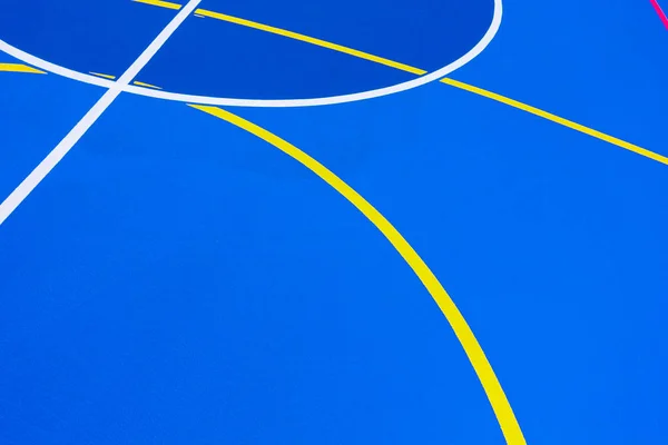 Fondo con textura de cemento pintado de azul, con l curvado blanco — Foto de Stock