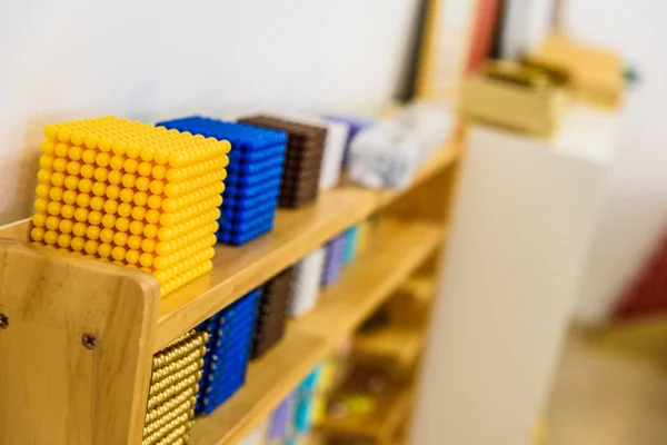 Diferentes tipos de material educativo montessori para su uso en sc — Foto de Stock