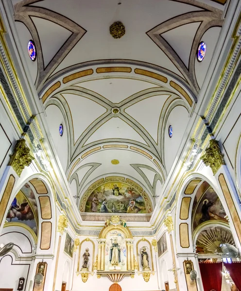 Valencia, España - 30 de marzo de 2019: Interior de una pequeña iglesia — Foto de Stock