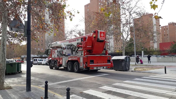 Valencia, España - 18 de diciembre de 2018: Camión de bomberos de Valencia le —  Fotos de Stock