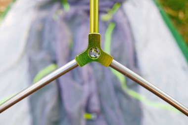 Tek bir kavşak üç Alüminyum çubuklar katılmak için metal parça