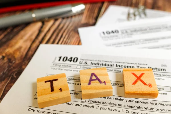 Formulir 1040 berfungsi untuk membayar pajak federal kepada pemerintah Amerika — Stok Foto