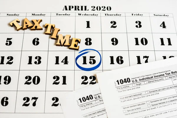 Day 15 marked on the calendar as a reminder to pay taxes. — Stock Photo, Image