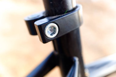 Bir bisiklet koltuğundan Allen fındık.