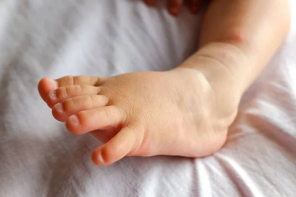 Instep of a baby's barefoot. — Stock Photo, Image