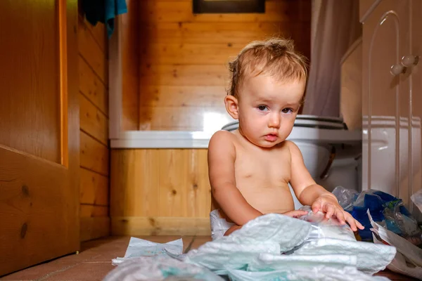 Busy baby making a mess is a daily scene at home. — Stock Photo, Image