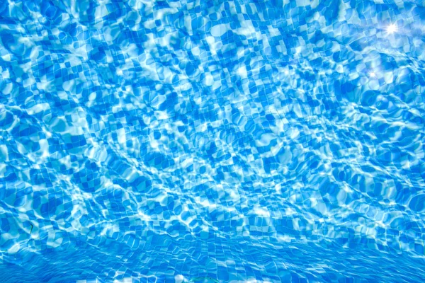 Bardzo przejrzyste i czyste tło wodne, koncepcja letnia — Zdjęcie stockowe