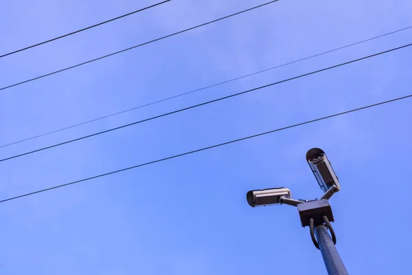 Surveillance and control system of people through cameras. — Stock Photo, Image