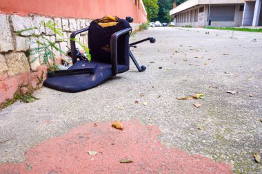 Sokaklar tarafından terk edilmiş çöpile bir şehrin marjinal bölge,.