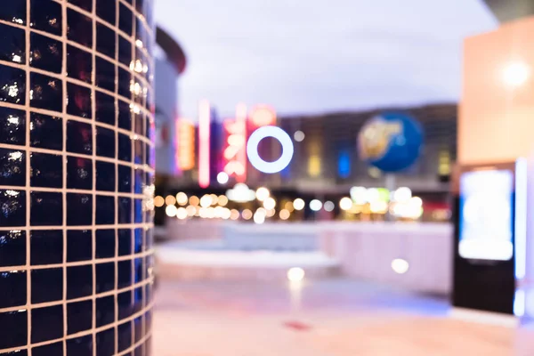 Shopping Mall Out Focus Its Neon Lights Visitors — Stock Photo, Image