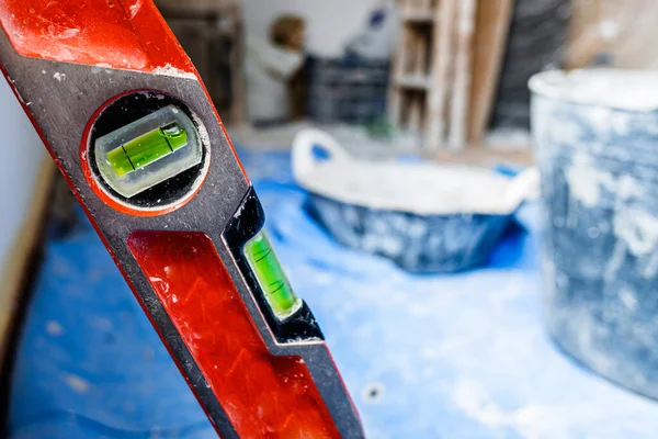 Level and other masonry tools in a renovation work. — Stock Image Level Other Masonry Tools Renovation Work Stock Image