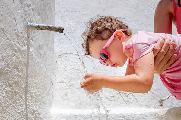 Girl Drinking Water Fresh Fountain Mountain Village — Stock Photo, Image