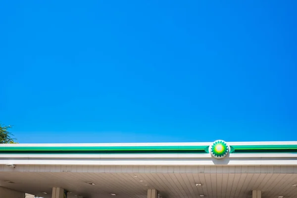 Valencia Spanyolország 2020 Augusztus British Petroleum Emblémája Egy Benzinkúton Egy — Stock Fotó