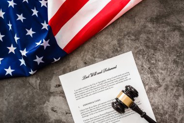 Son arzular ve vasiyetnameler. Avukatın tokmağı ve Amerikan bayrağı..