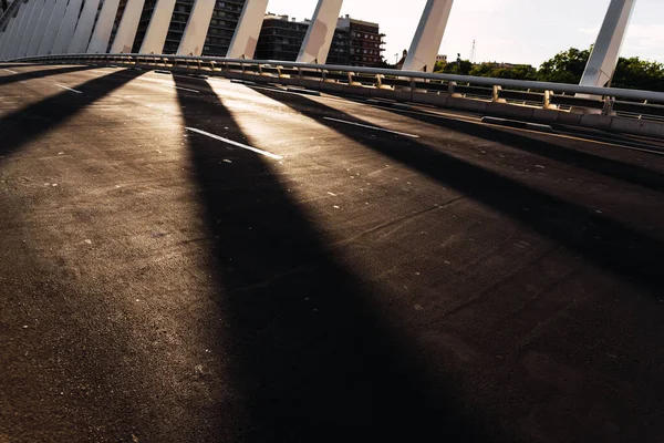 Силует Сучасного Металевого Мосту Місті Заході Сонця Темний Настрій — стокове фото