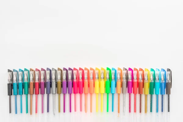 Materiale Scolastico Dipingere Con Pennarelli Colorati Ordinati Bambini Sfondo Bianco — Foto Stock