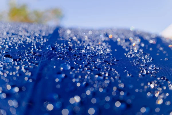 Close Gotas Chuva Naturais Refrescantes Sobre Tecido Guarda Chuva Colorido — Fotografia de Stock